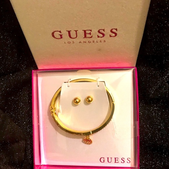 NWT GUESS GOLD -TONE BANGLE AND EARRINGS GIFT SET - Picture 2 of 5